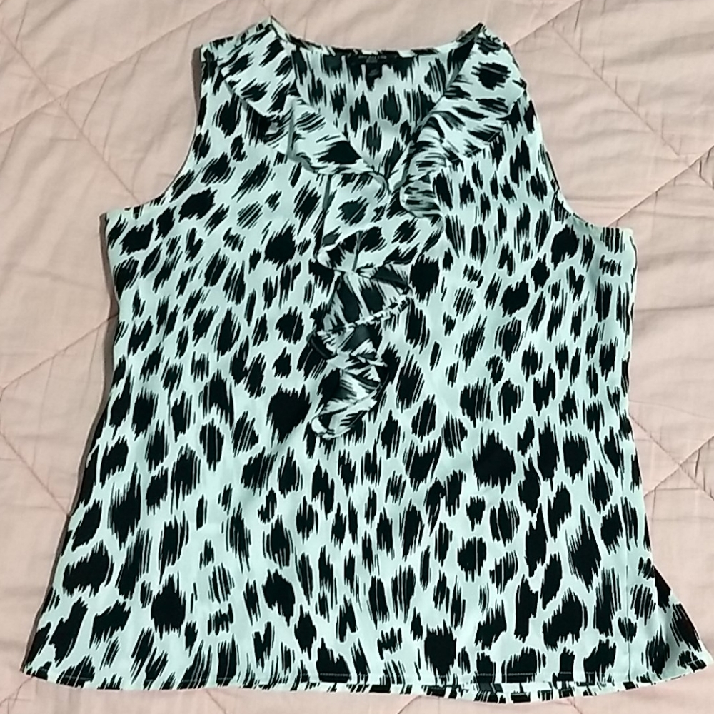 Ann Taylor LOFT petite leopard print short sleeved blouse